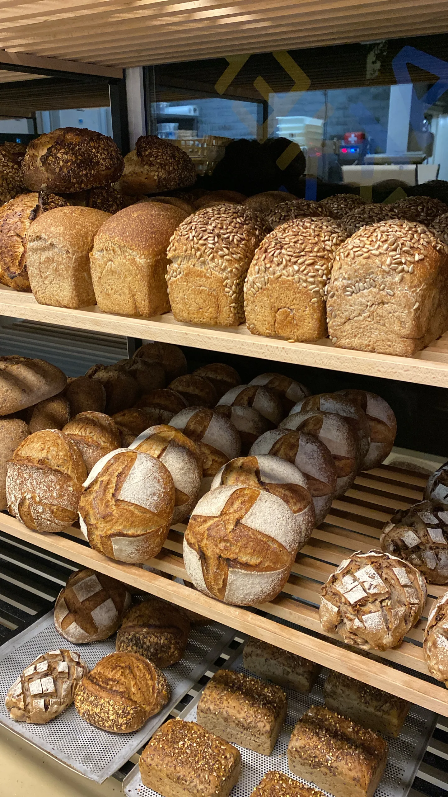 Desembroden op het rek in de bakkerij